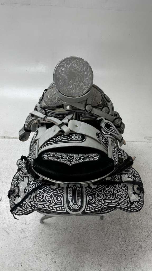 Charro Saddle – Black & Silver “El Centauro Blanco” Edition (15.5”)