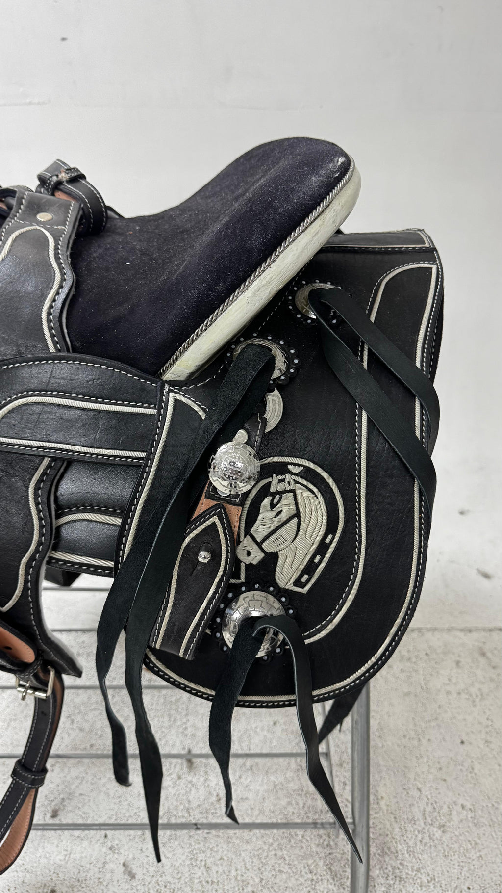 Charro Saddle – Black/Piteada/Leather/Silver Details (15.5”)