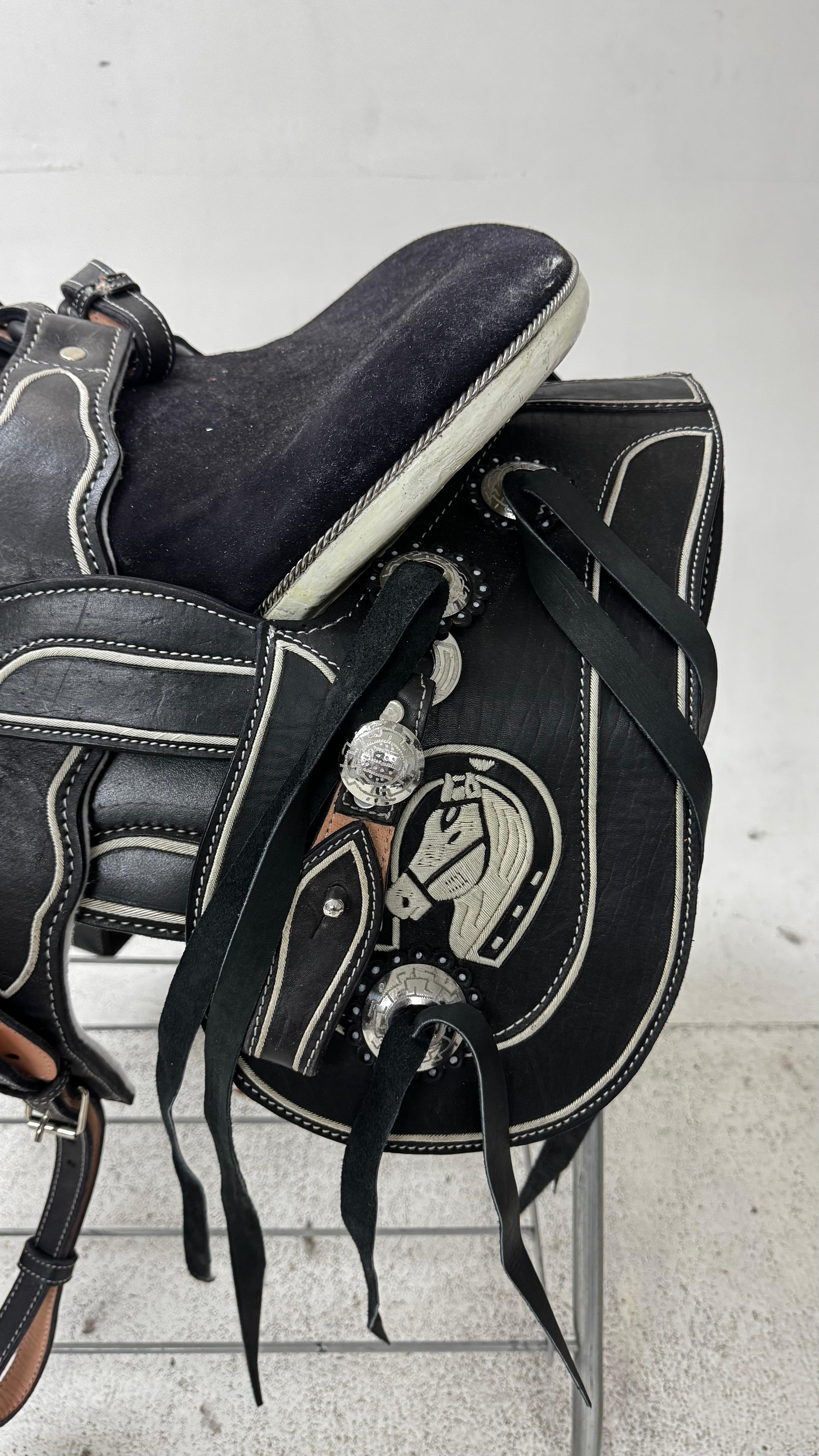 Charro Saddle – Black/Piteada/Leather/Silver Details (15.5”)