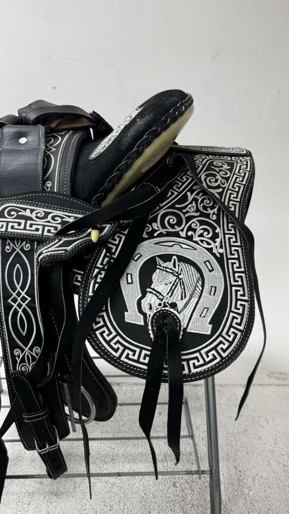 Charro Saddle – Black & White “El Guerrero Fino” (15.5”)