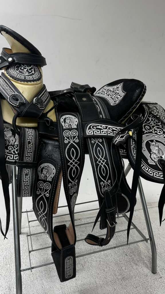 Charro Saddle – Black & White “El Guerrero Fino” (15.5”)