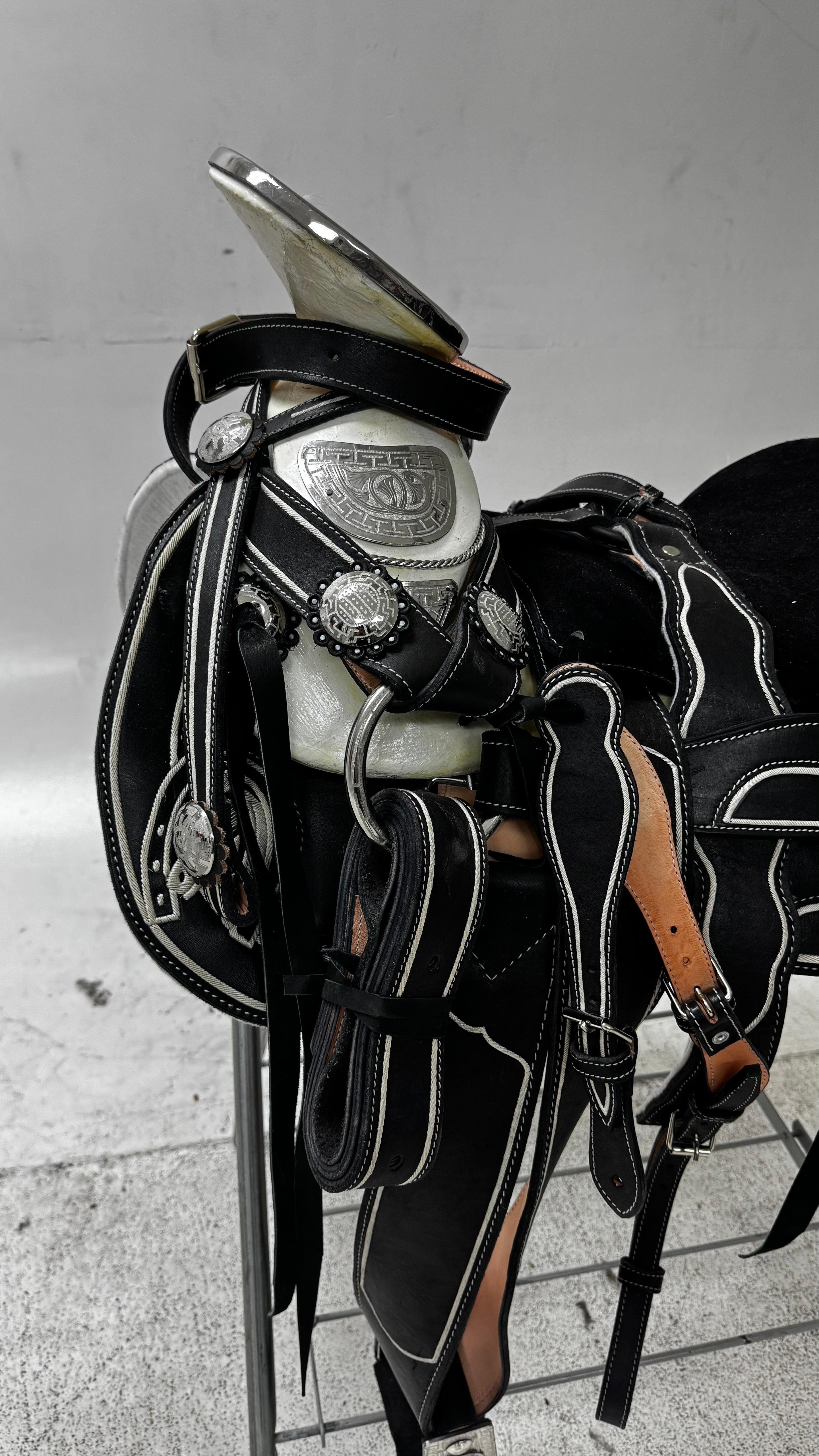 Charro Saddle – Black/Piteada/Leather/Silver Details (15.5”)