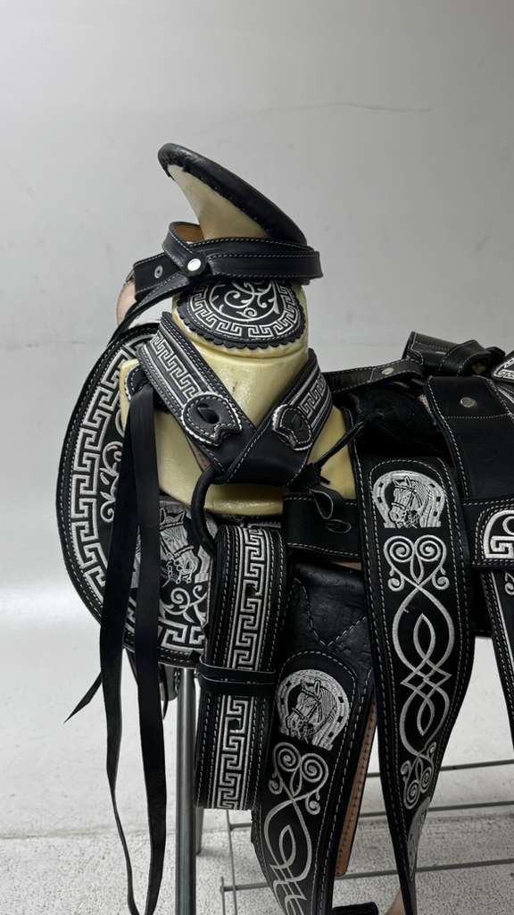 Charro Saddle – Black & White “El Guerrero Fino” (15.5”)