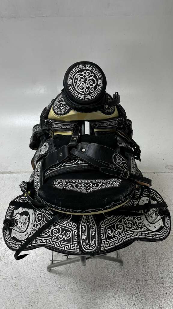 Charro Saddle – Black & White “El Guerrero Fino” (15.5”)