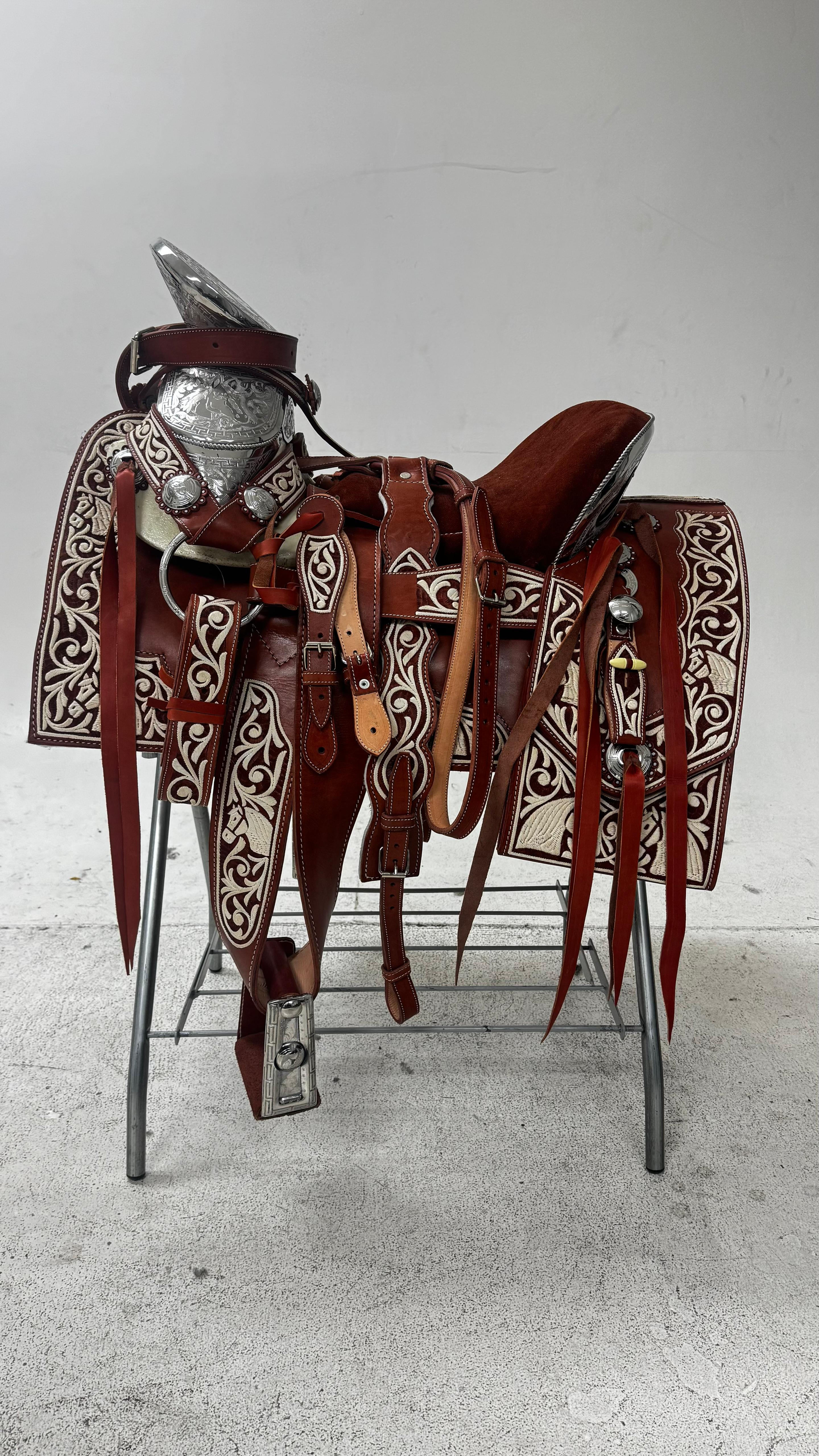 Charro Saddle – Red Piteada/Leather/White Stitching/Embroidery (15.5”)
