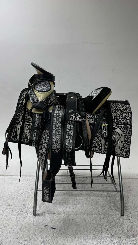 Charro Saddle – Black & White “La Obsidiana Fina” (15.5”)