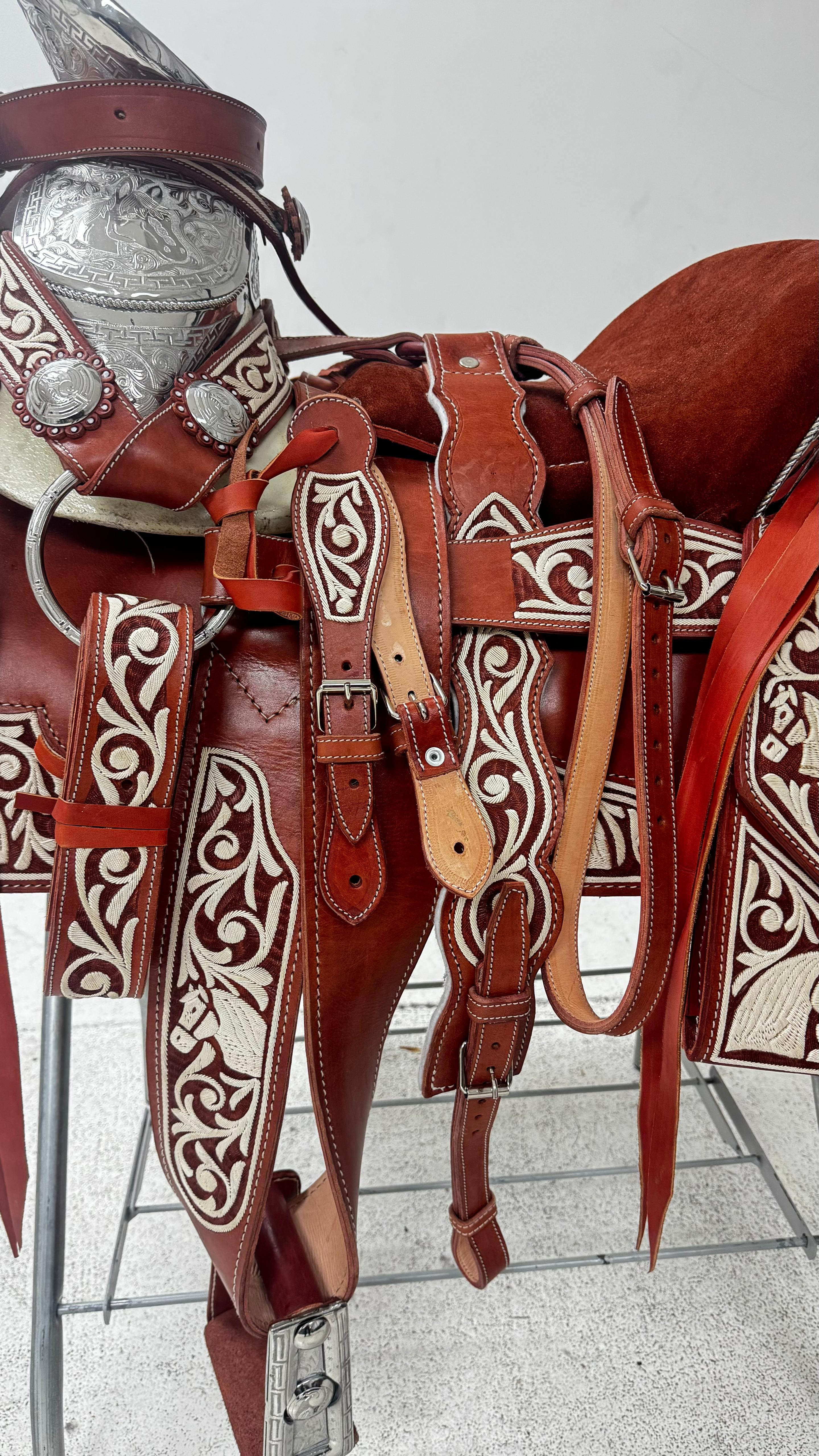 Charro Saddle – Red Piteada/Leather/White Stitching/Embroidery (15.5”)