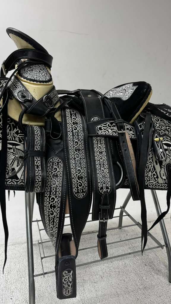 Charro Saddle – Black & White “La Obsidiana Fina” (15.5”)