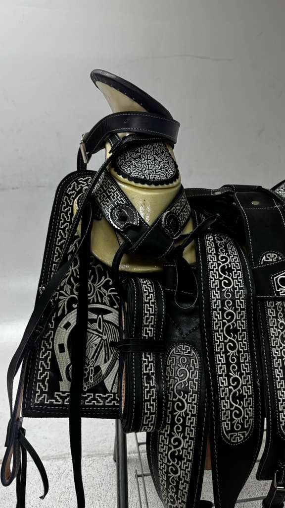 Charro Saddle – Black & White “La Obsidiana Fina” (15.5”)