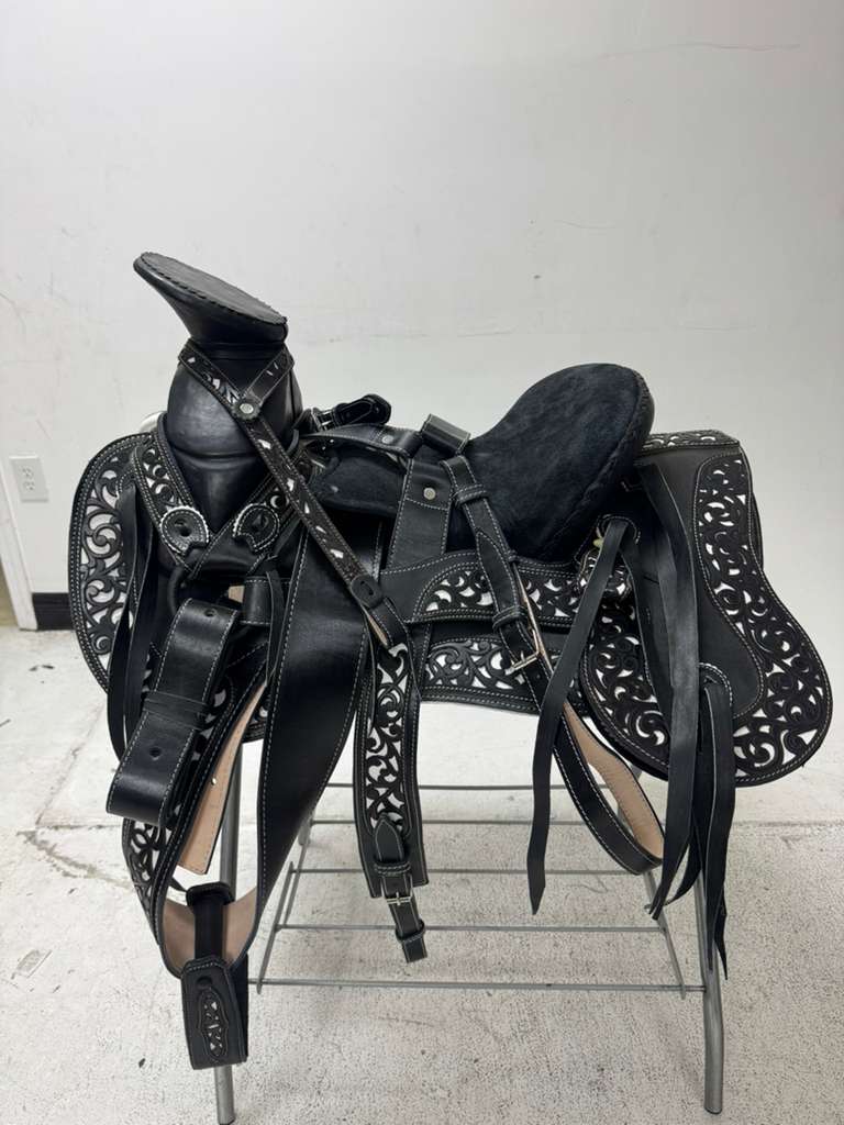 Charro Saddle 15.5” – Black Bordada “Noir” (Set Completo)