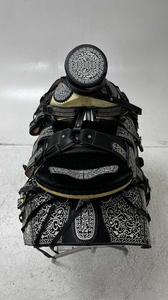 Charro Saddle – Black & White “La Obsidiana Fina” (15.5”)