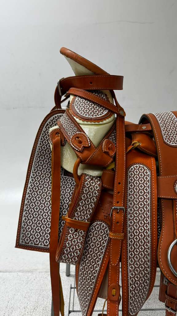 Charro Saddle – Tan Leather “El Águila Noble” Edition (15.5”)