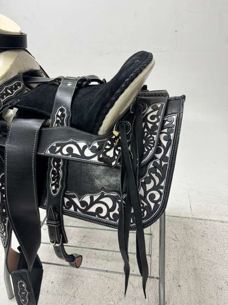 Charro Saddle 15.5” – Black Bordada “Noir II” (Set Completo)