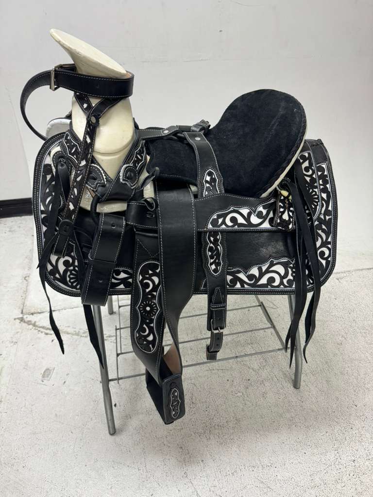 Charro Saddle 15.5” – Black Bordada “Noir II” (Set Completo)