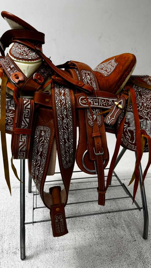 Charro Saddle – Chestnut “El Noble Hierro” Edition (15.5”)
