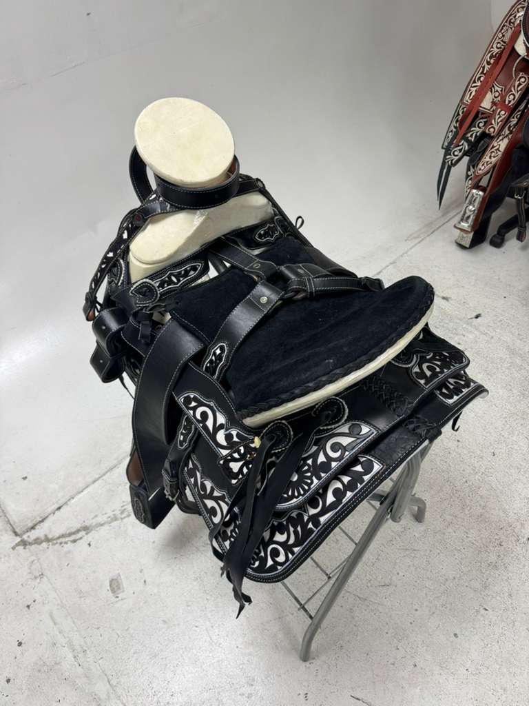 Charro Saddle 15.5” – Black Bordada “Noir II” (Set Completo)