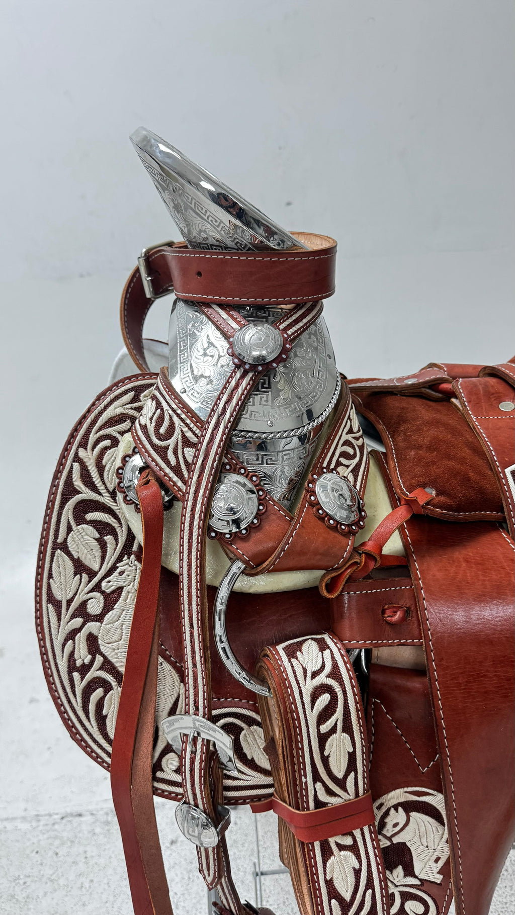 Charro Saddle – Chestnut Piteada/Leather Embroidery /Silver Details (15.5”)