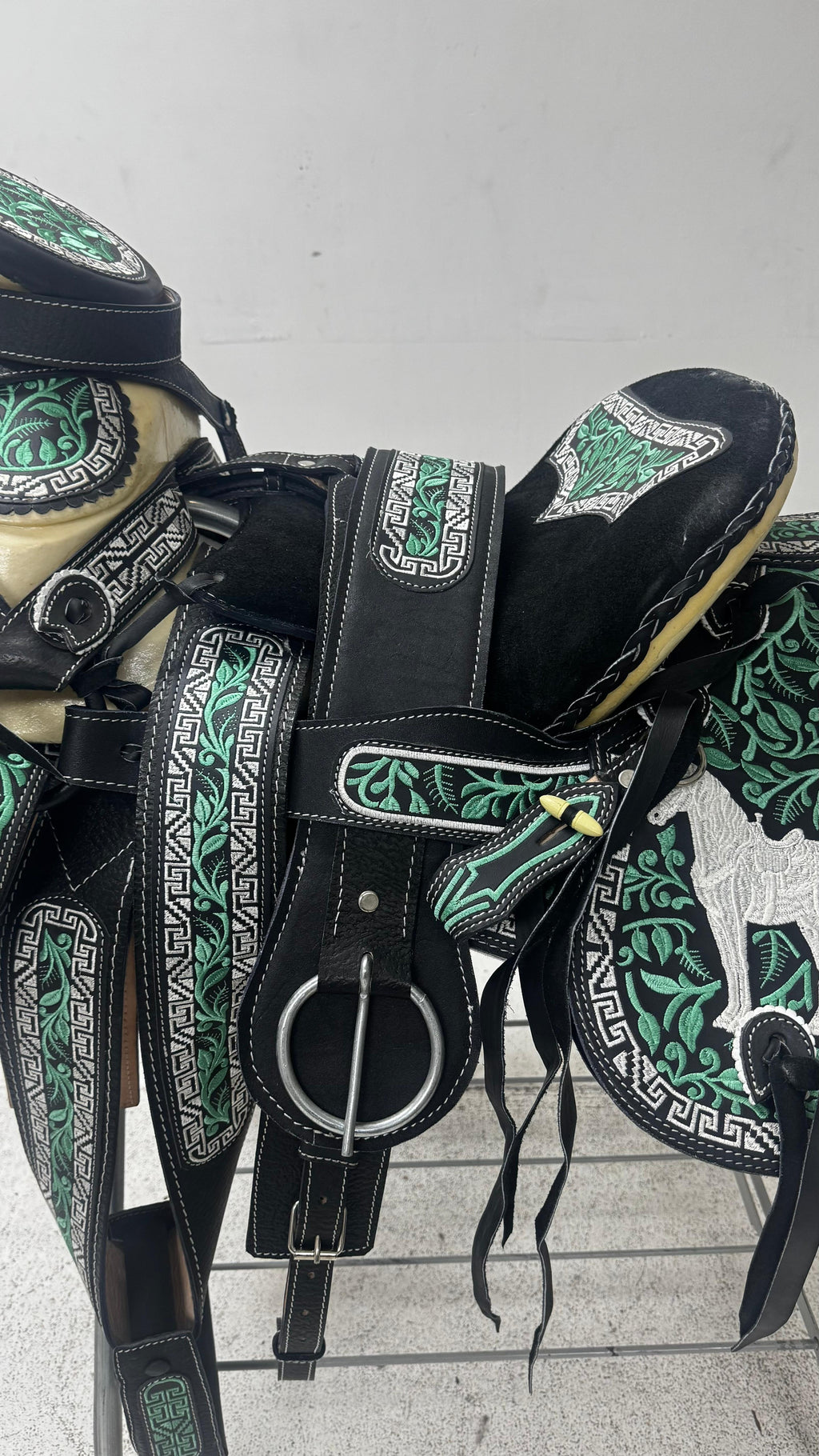 Charro Saddle – Black & Emerald “Rey del Campo” Design (15.5”)