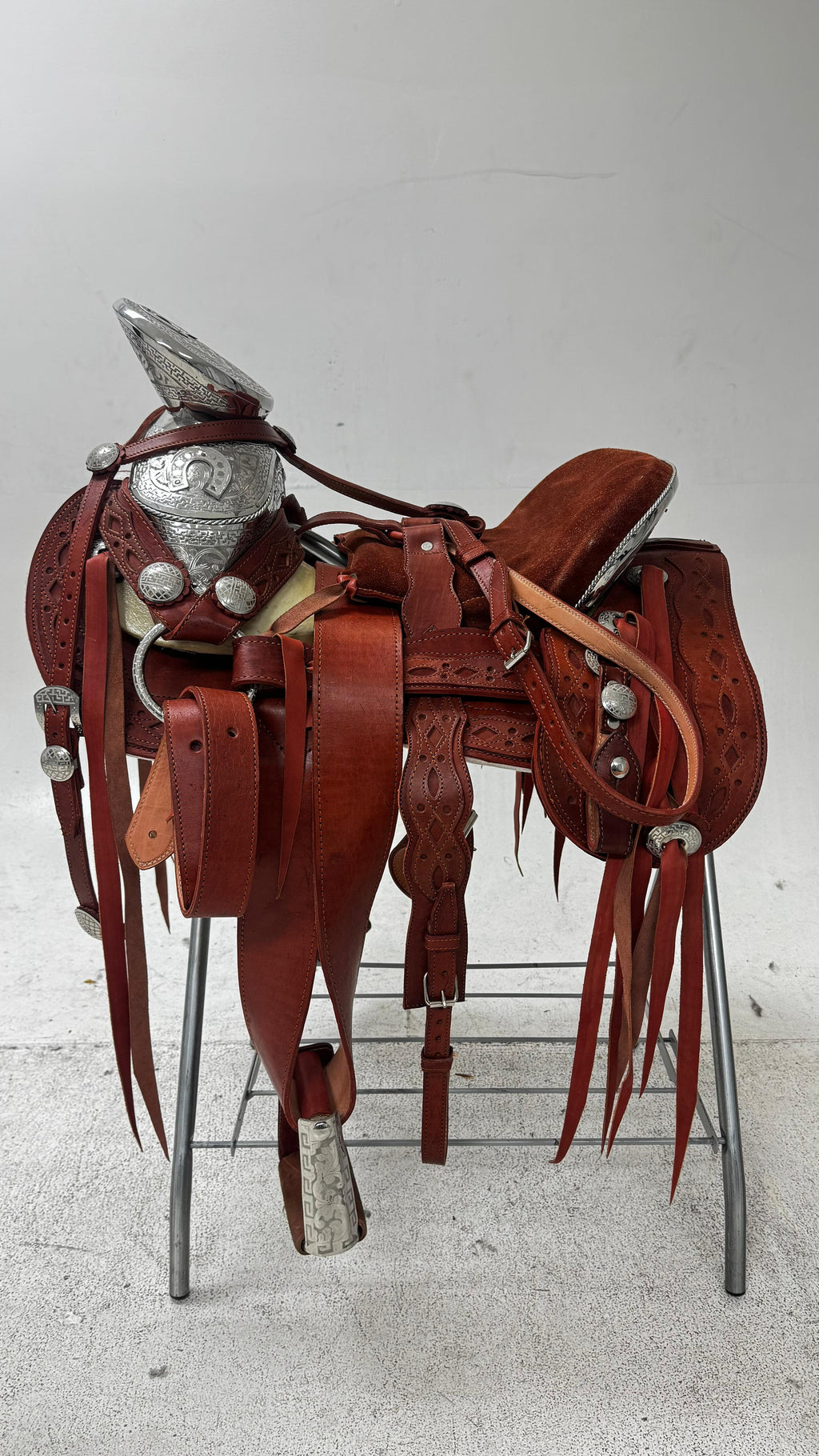 Charro Saddle – Chestnut Leather with Silver Engraved Accents (15.5”)