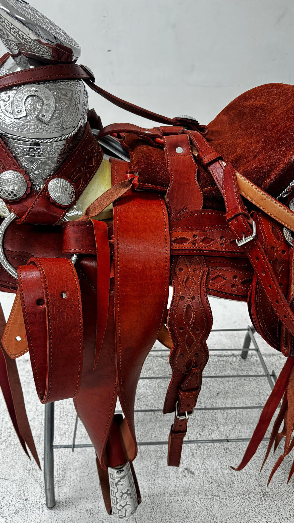 Charro Saddle – Chestnut Leather with Silver Engraved Accents (15.5”)