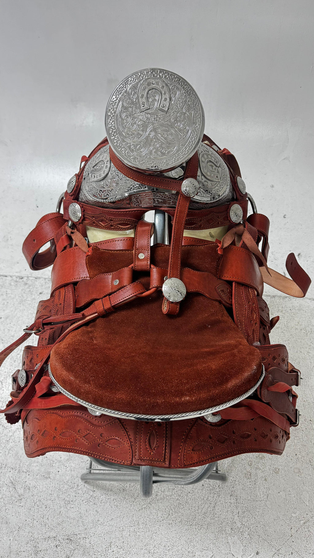 Charro Saddle – Chestnut Leather with Silver Engraved Accents (15.5”)