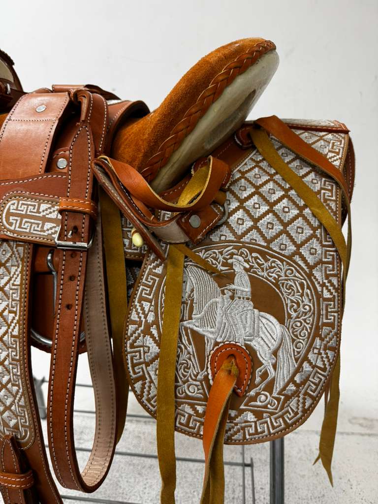Charro Saddle – Chestnut “La Diamantada Real” Edition (15.5”)