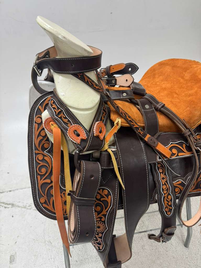 Charro Saddle 15.5” – Café Imperial Bordada (Set Completo)