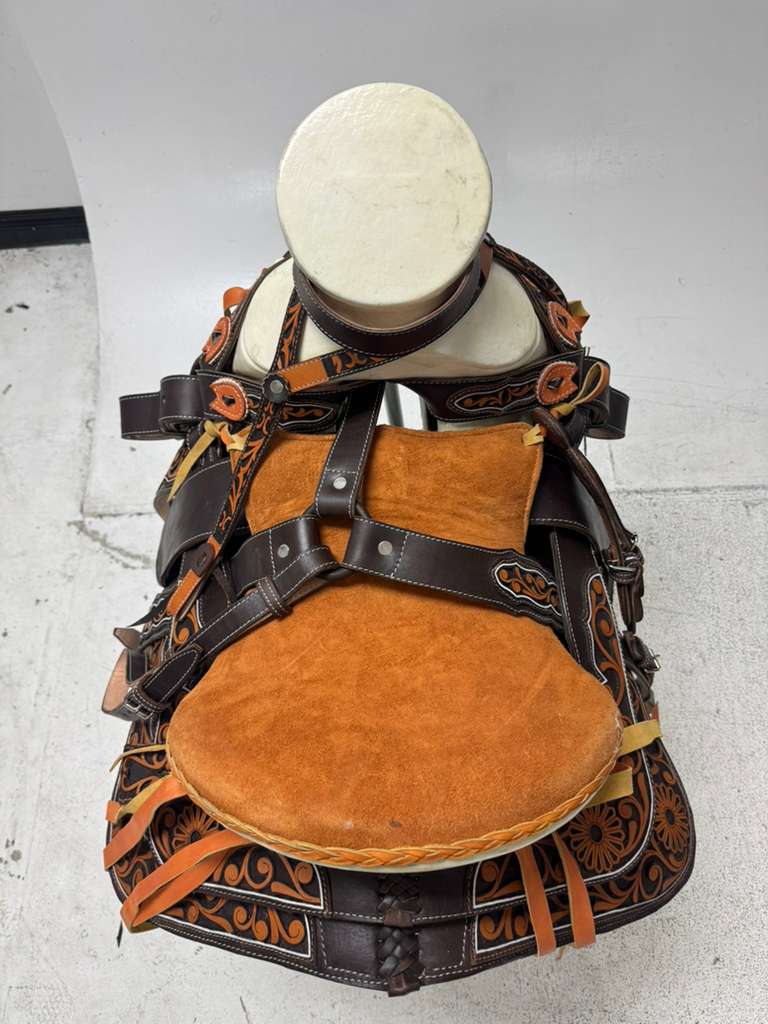 Charro Saddle 15.5” – Café Imperial Bordada (Set Completo)
