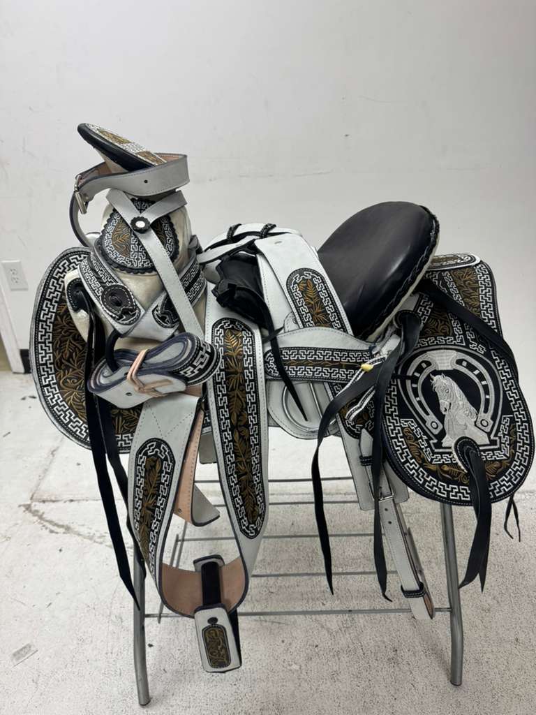 Charro Saddle 15.5” – Imperio Real Bordada (Caballo Edition) – Set Completo