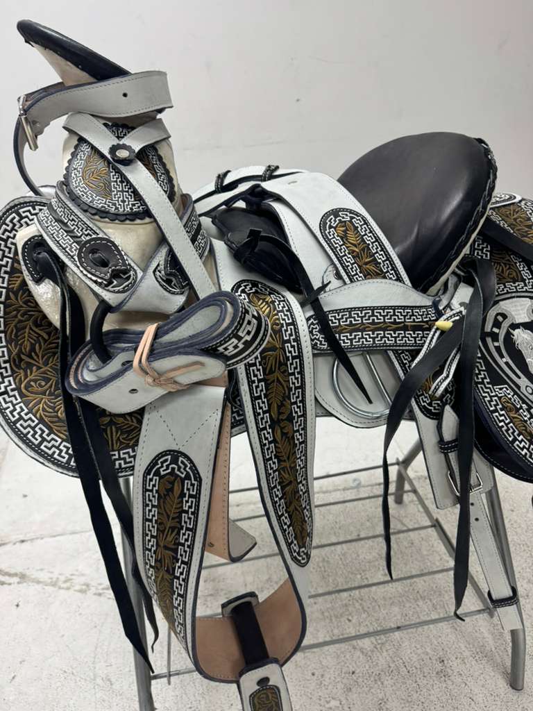 Charro Saddle 15.5” – Imperio Real Bordada (Caballo Edition) – Set Completo