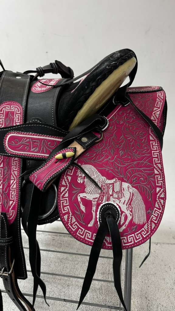 Charro Saddle – Pink & Black “La Reina Fucsia” Edition (15.5”)