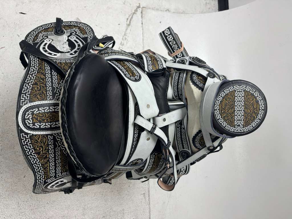 Charro Saddle 15.5” – Imperio Real Bordada (Caballo Edition) – Set Completo