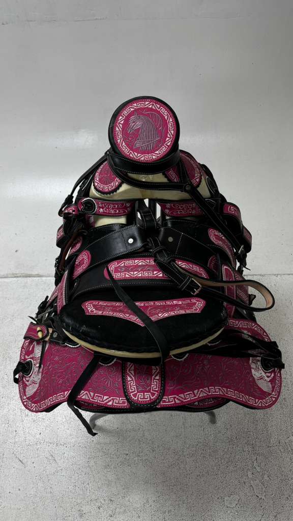 Charro Saddle – Pink & Black “La Reina Fucsia” Edition (15.5”)