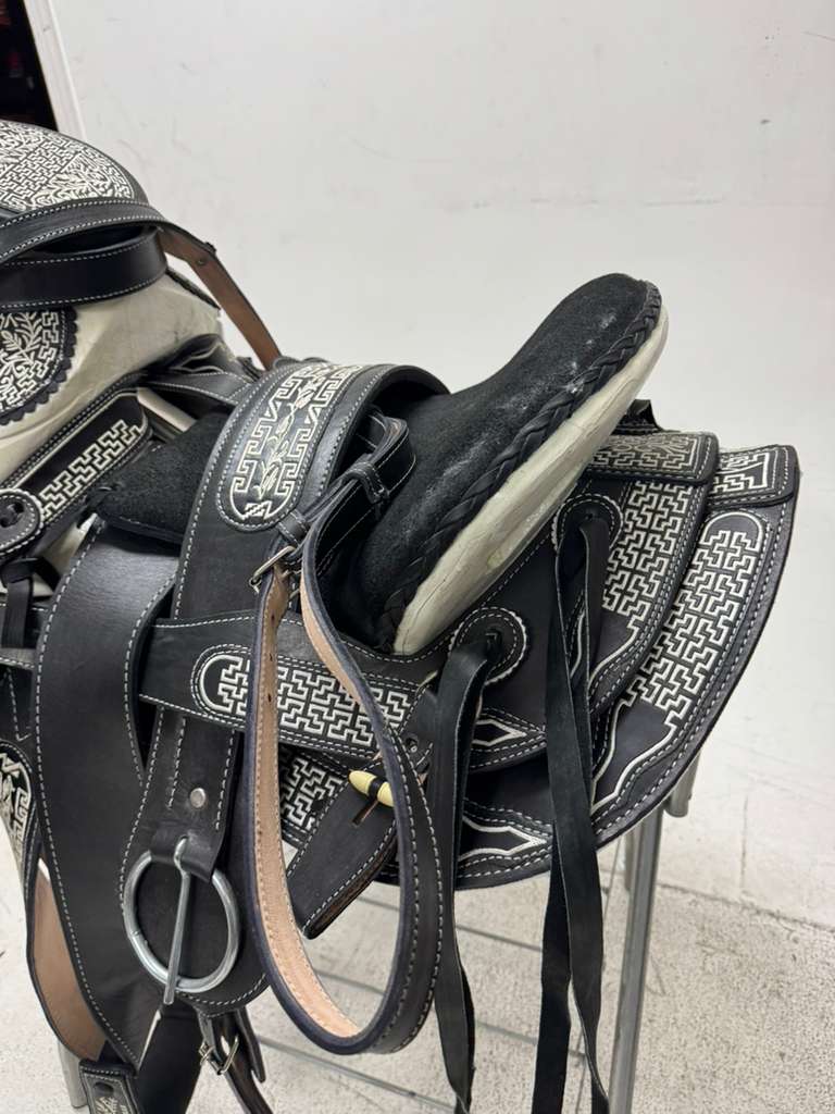 Charro Saddle 15.5” – Noir Elite Bordada – Set Completo