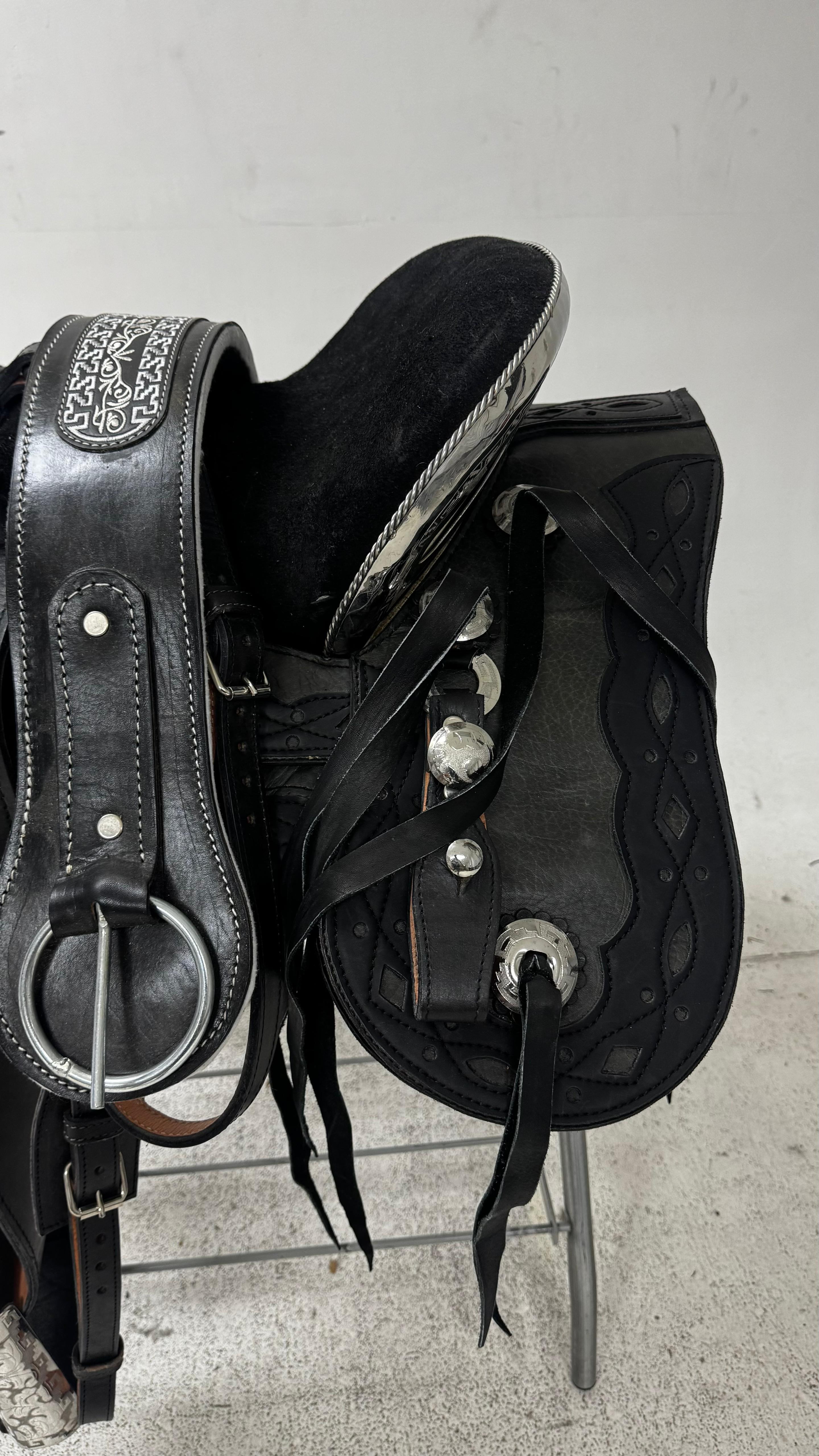 Charro Saddle – Black Leather with Silver Engraved Accents & Bordada Detailing (15.5”) (“El Toro”)