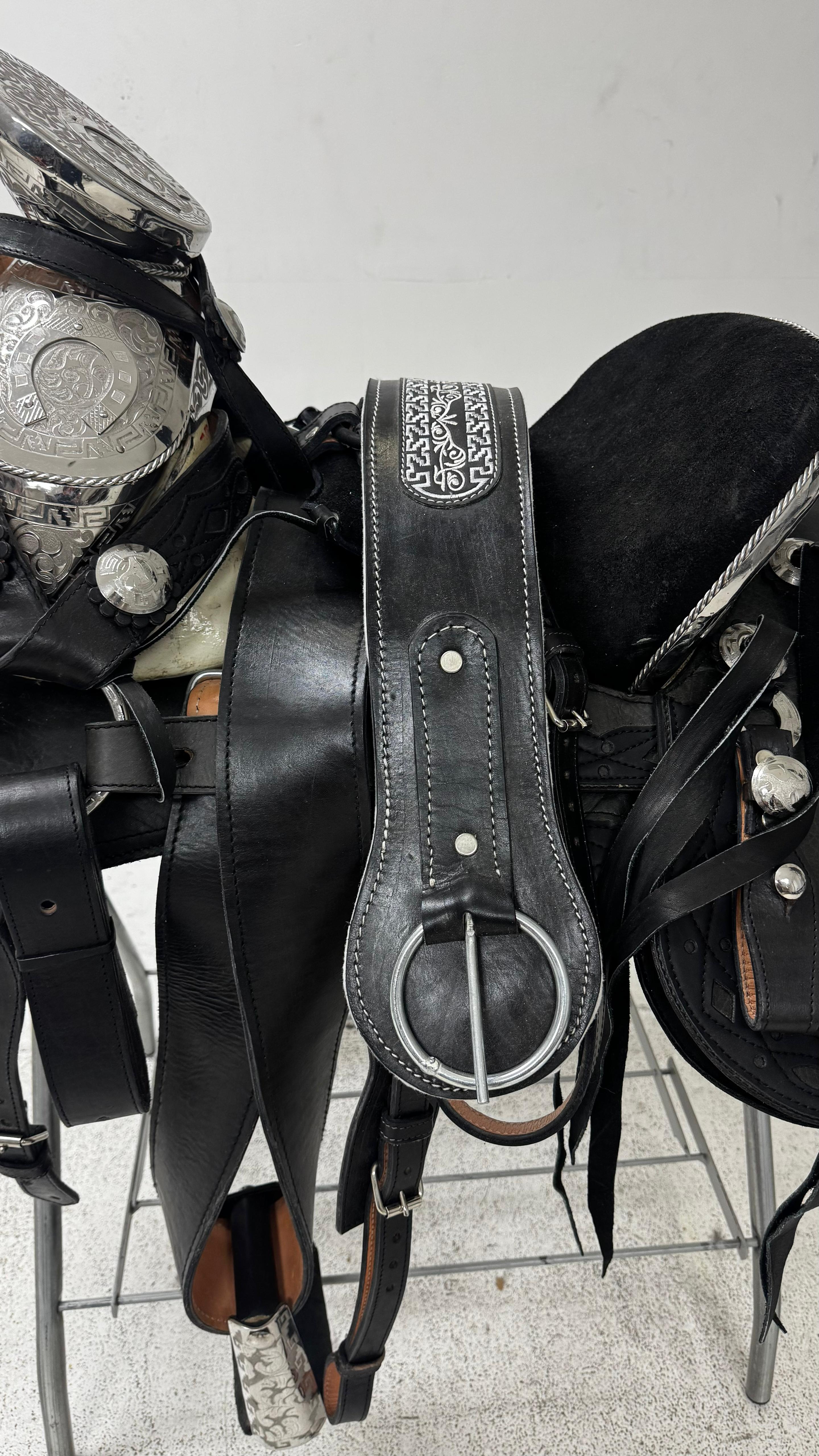 Charro Saddle – Black Leather with Silver Engraved Accents & Bordada Detailing (15.5”) (“El Toro”)
