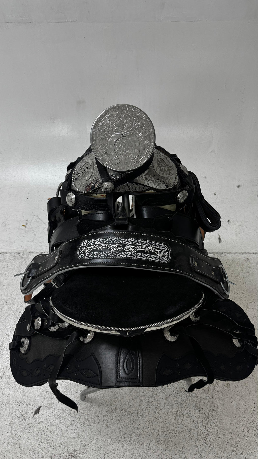 Charro Saddle – Black Leather with Silver Engraved Accents & Bordada Detailing (15.5”) (“El Toro”)