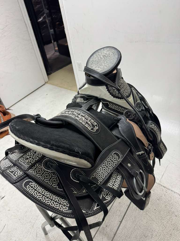 Charro Saddle 15.5” – Noir Elite Bordada – Set Completo