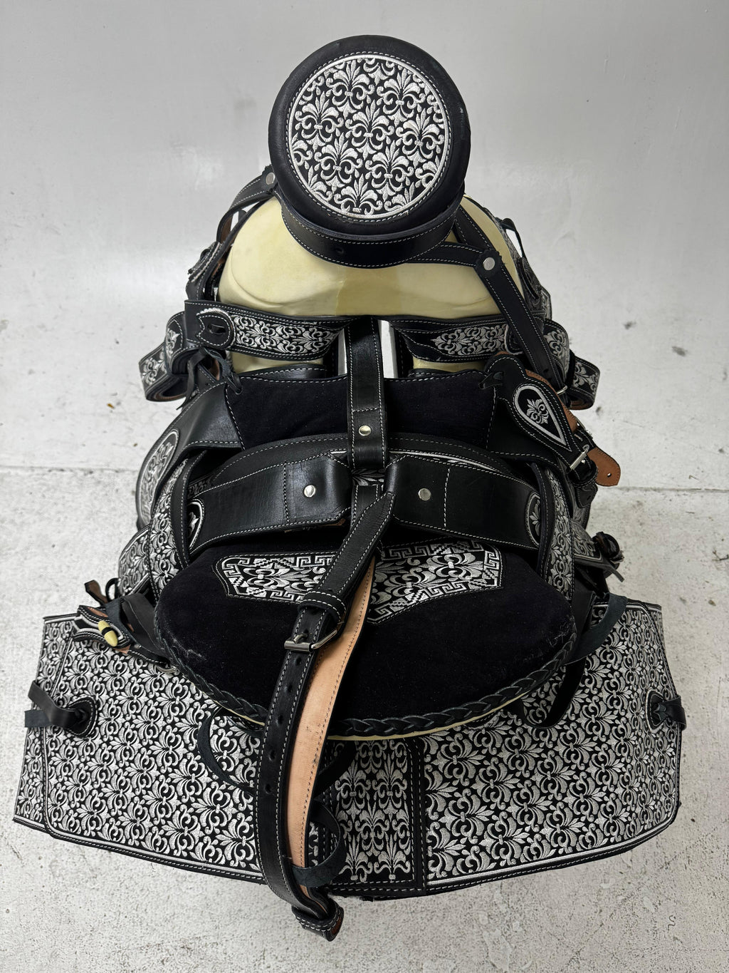 Charro Saddle – Black Leather with Silver Bordada Floral Pattern & Suede Seat (15.5”) (“La Imperial”)