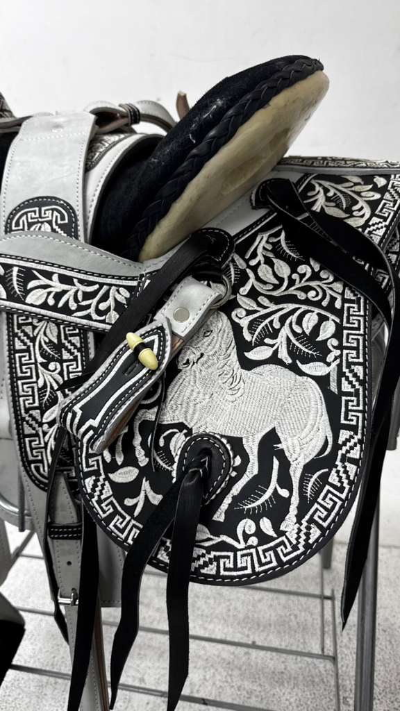 Charro Saddle – Black & Silver “El Fantasma Blanco” Edition (15.5”)