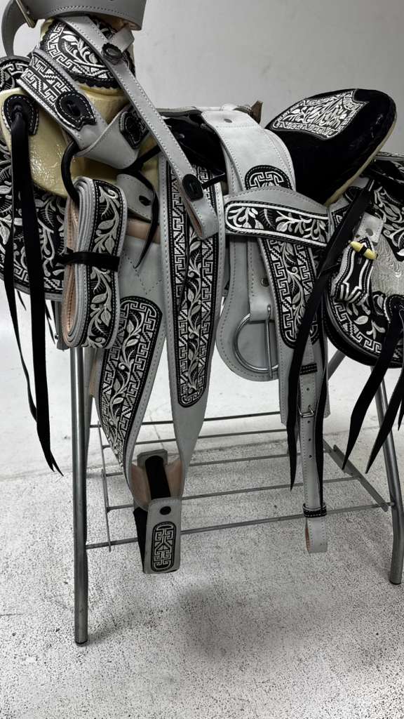 Charro Saddle – Black & Silver “El Fantasma Blanco” Edition (15.5”)