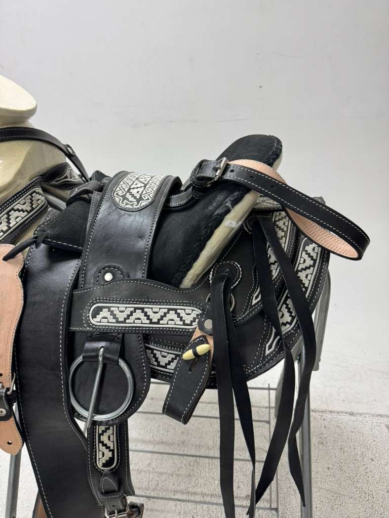Charro Saddle 15.5” – Noir Elite II Bordada – Set Completo