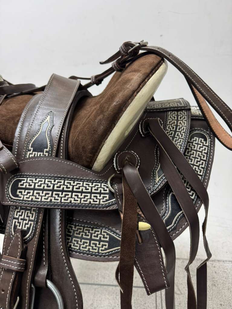 Charro Saddle 15.5” – Tierra Noble II Bordada – Set Completo