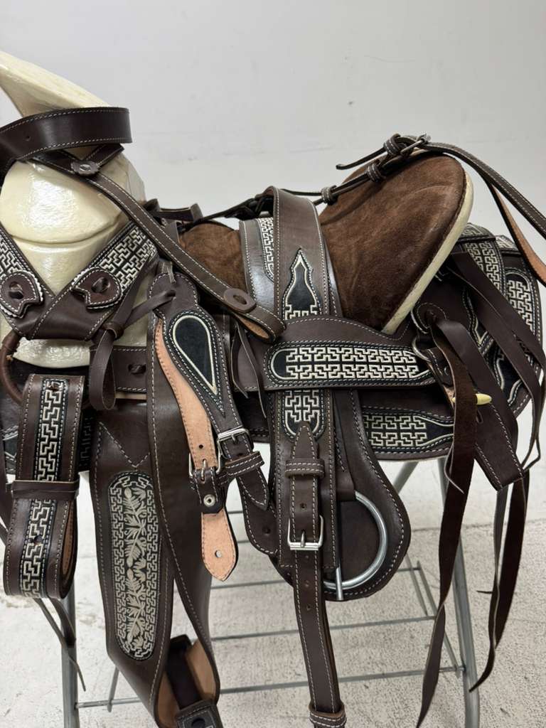 Charro Saddle 15.5” – Tierra Noble II Bordada – Set Completo