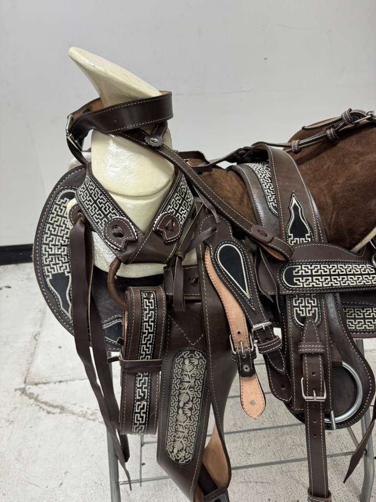 Charro Saddle 15.5” – Tierra Noble II Bordada – Set Completo