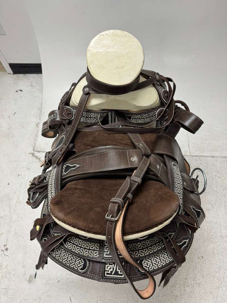 Charro Saddle 15.5” – Tierra Noble II Bordada – Set Completo