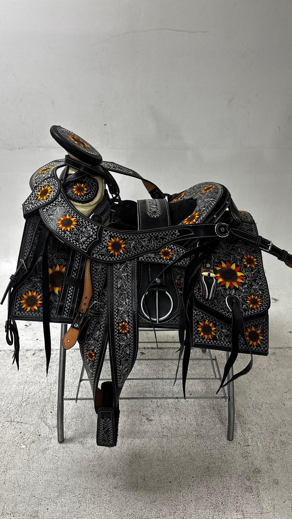 Charro Saddle – Black Bordada with Sunflower Embroidery & Silver Detailing (15.5”) “La Solara”
