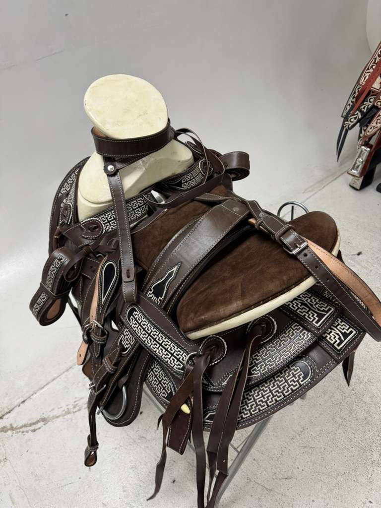 Charro Saddle 15.5” – Tierra Noble II Bordada – Set Completo