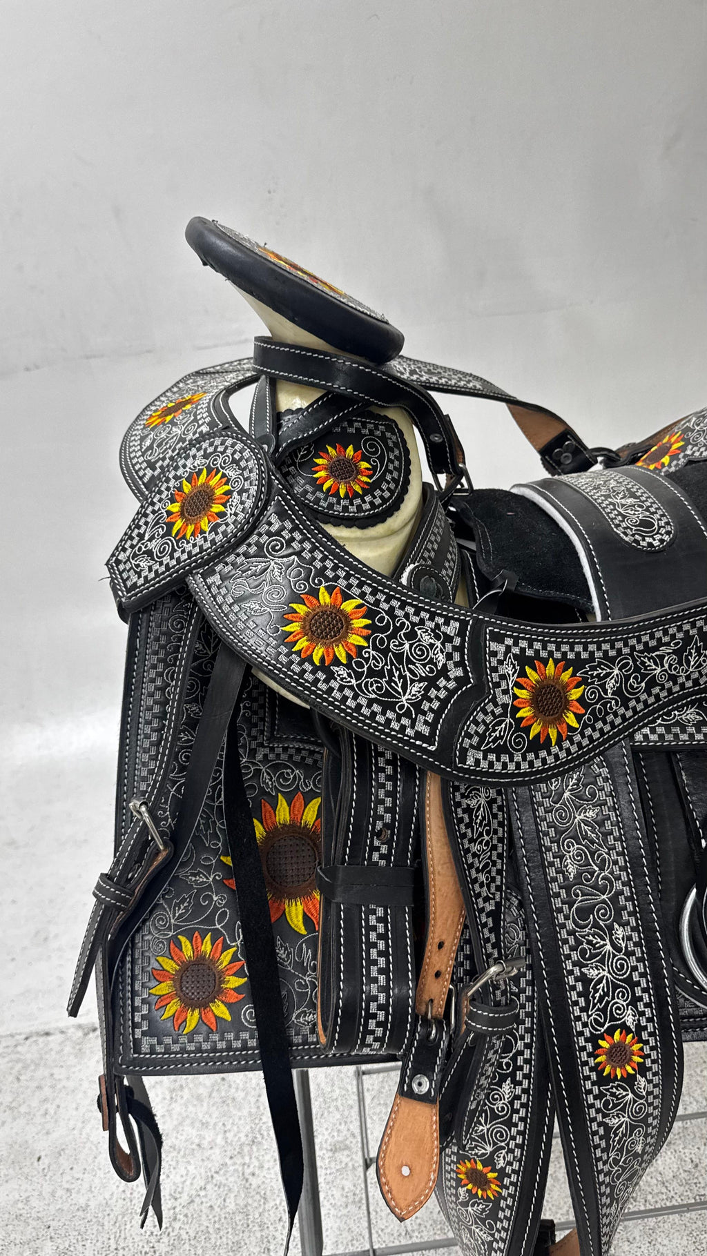 Charro Saddle – Black Bordada with Sunflower Embroidery & Silver Detailing (15.5”) “La Solara”