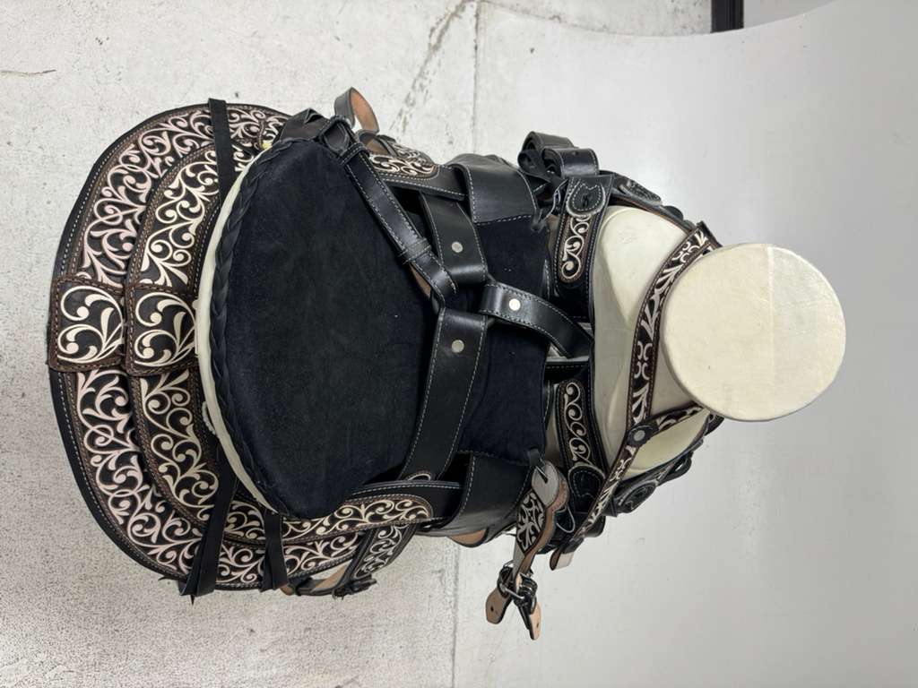Charro Saddle 15.5” – Noir Cincelado Bordada – Set Completo